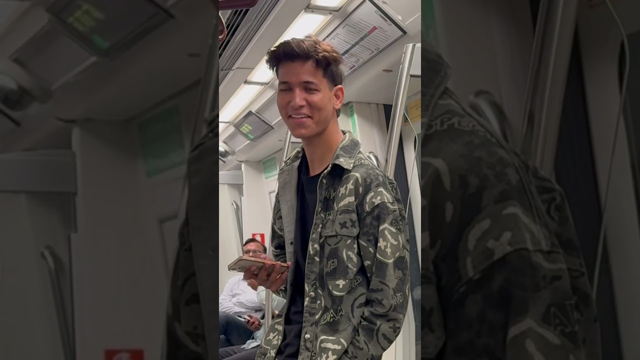 Ye To Line Mar Rahi Hai Mere Pe 😍😍 