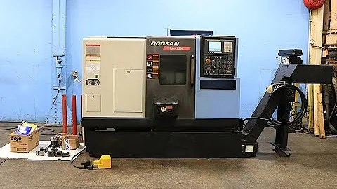 DOOSAN LYNX 220LC CNC TURNING CENTER