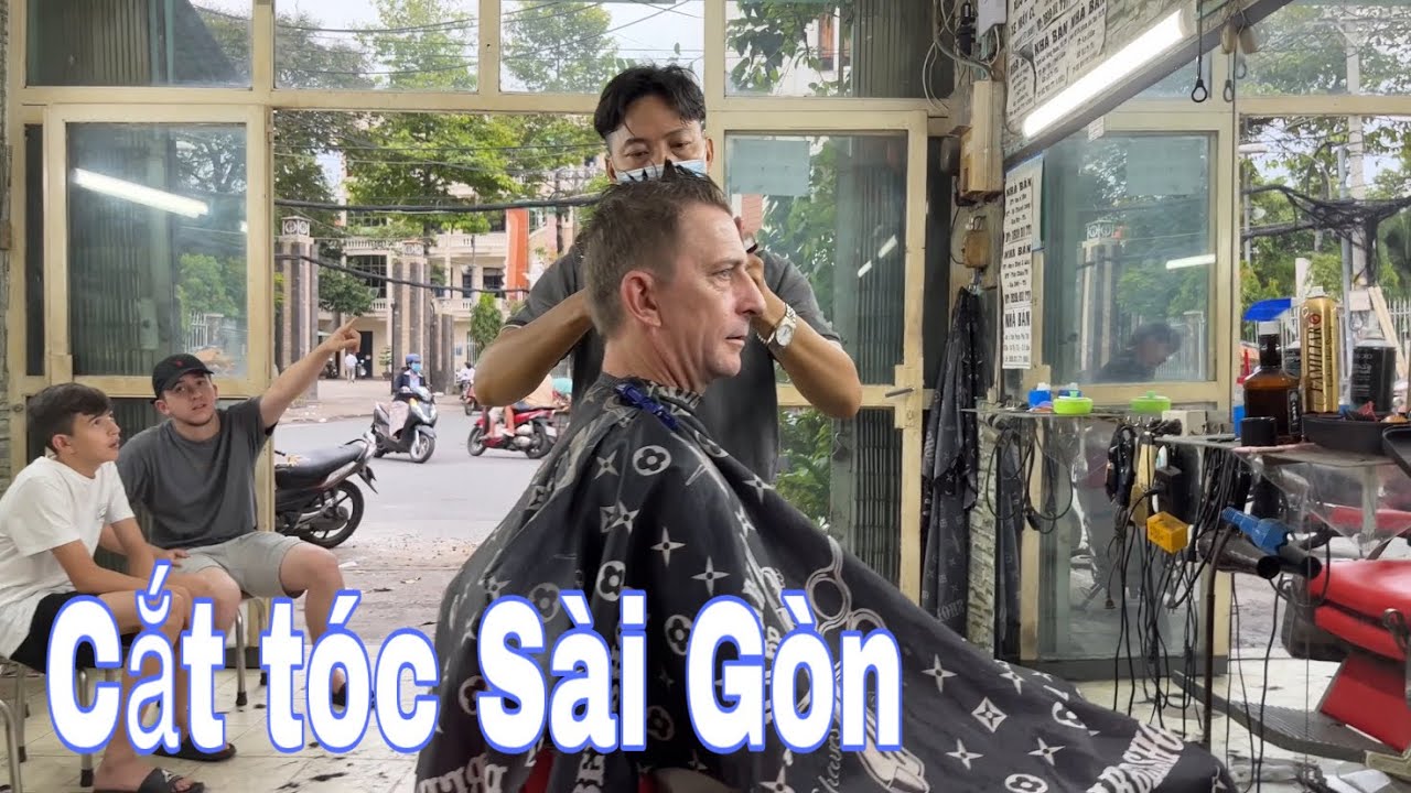 Nghệ sĩ kiếm tiền giỏi nhất Việt Nam từ nghề tóc