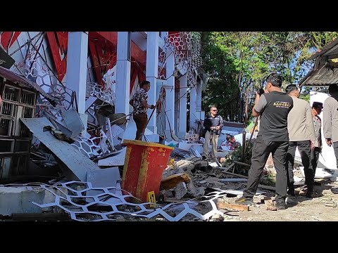 Мощное землетрясение магнитудой 7,4 произошло в Молуккском море, угрозу цунами сняли