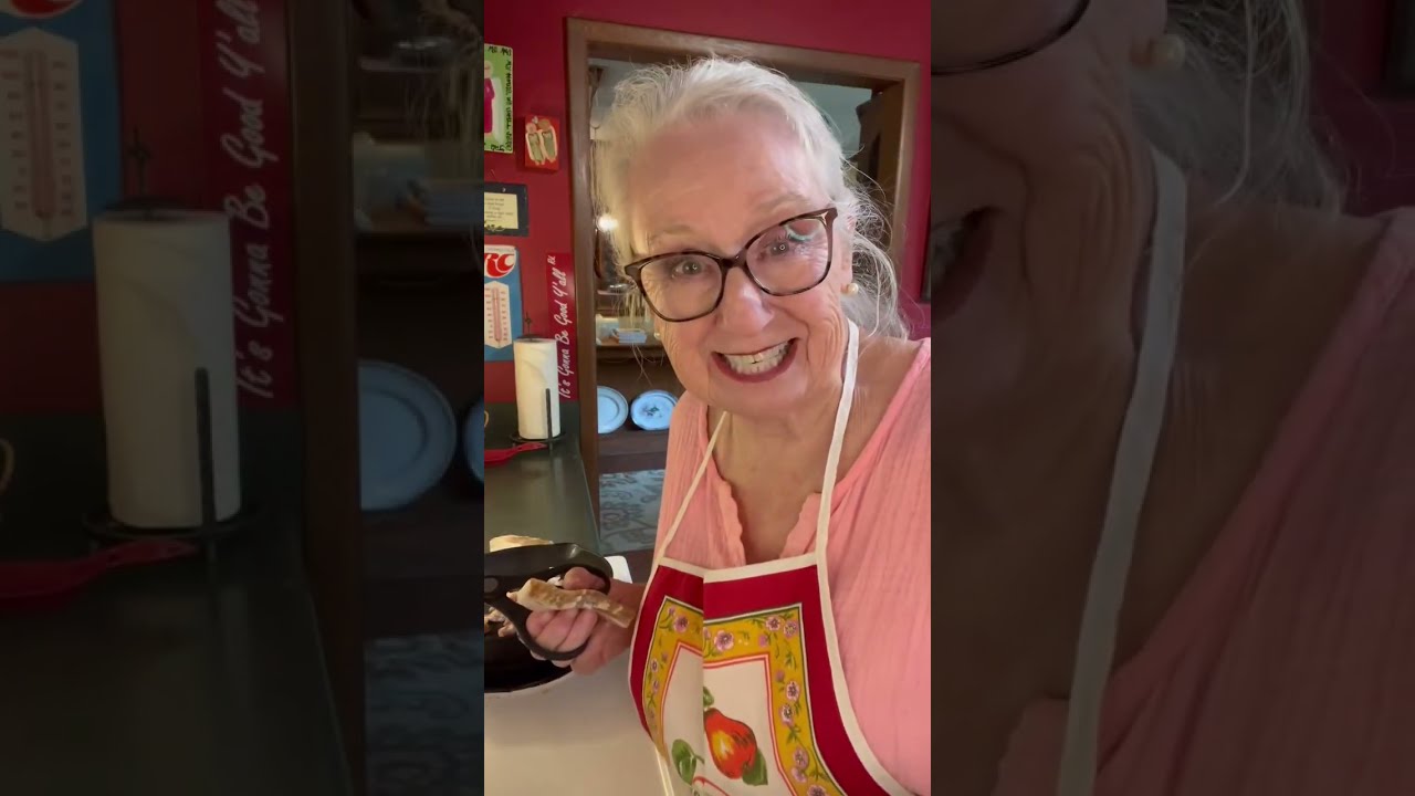 Салат с брокколи и беконом. Готовим с Брендой Гантт.