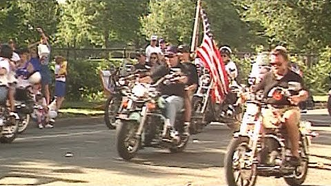 Motorcyclists ride for freedom in Highland Park parade (1994)