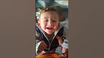 يارب تخلي ضحكاته 