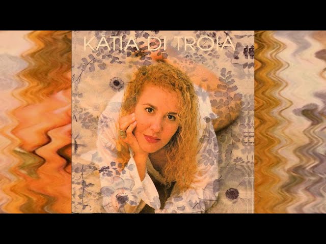 Katia De Troia - E Bom Sonhar