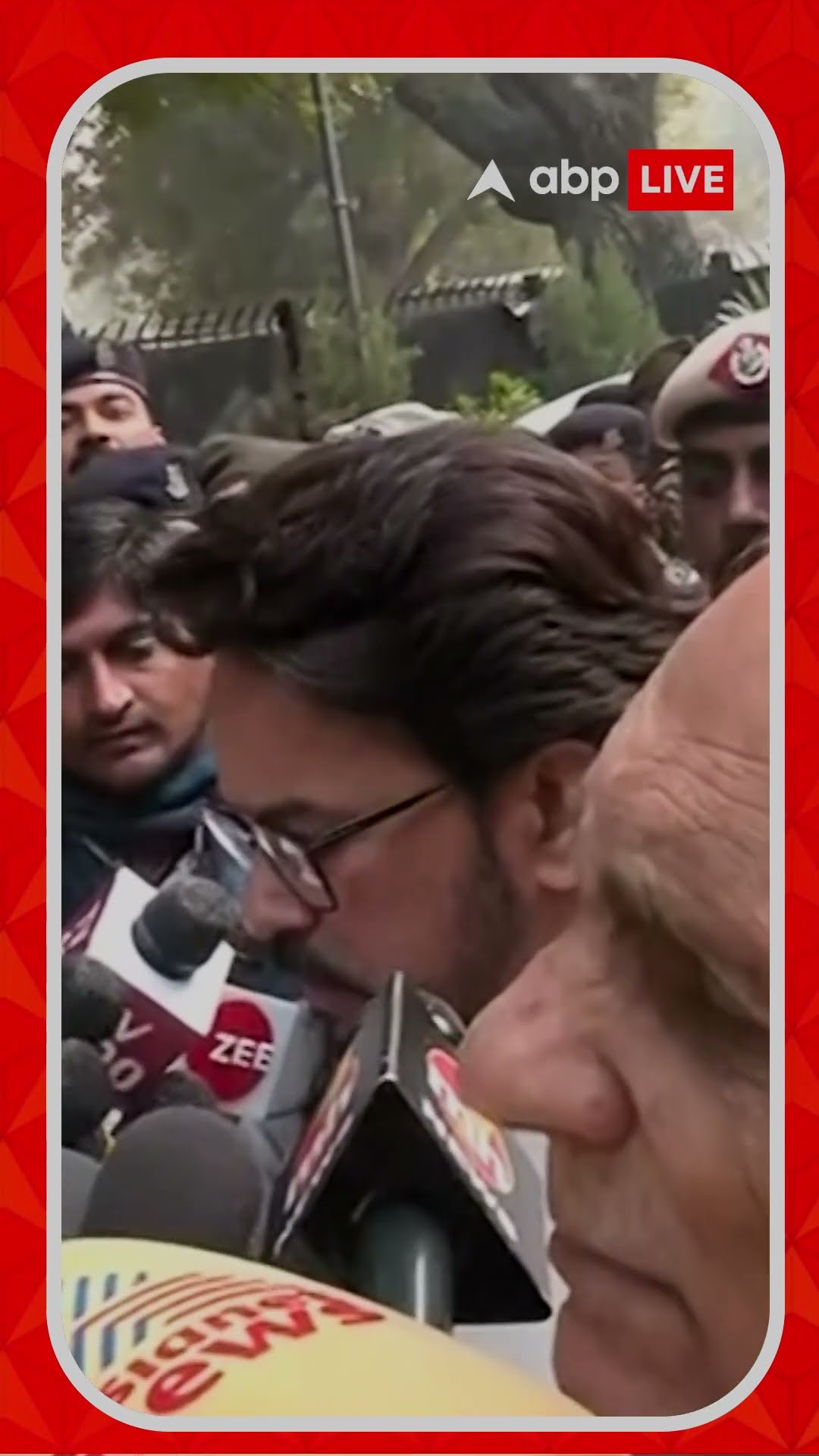 রাহুল গাঁধীর বিরুদ্ধে কেন মামলা দায়ের অনুরাগ ঠাকুরের?