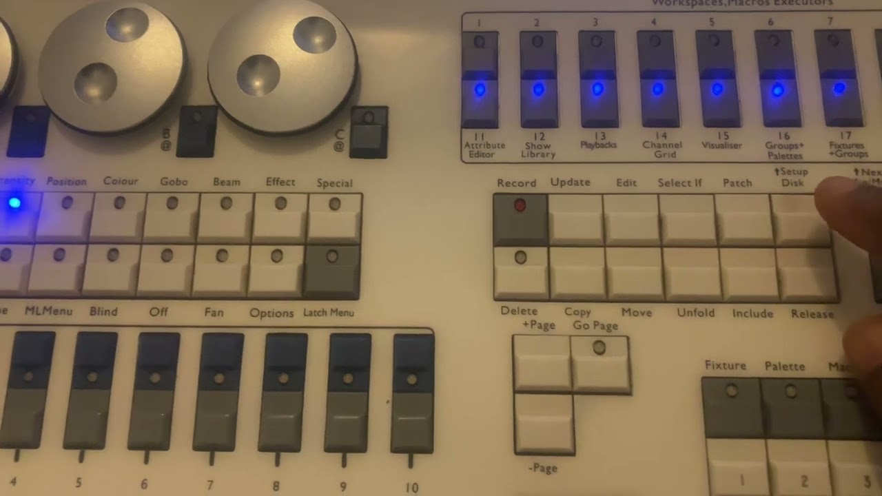 Introduction to the Avolite Quartz Console in the Nigerian Language.