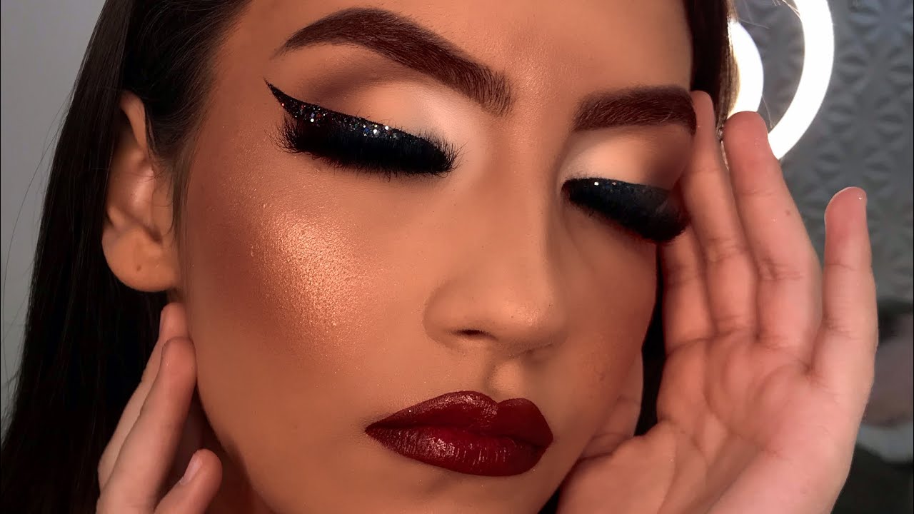 Maquiando cliente/ Pele completa + Clássica com toque de brilho