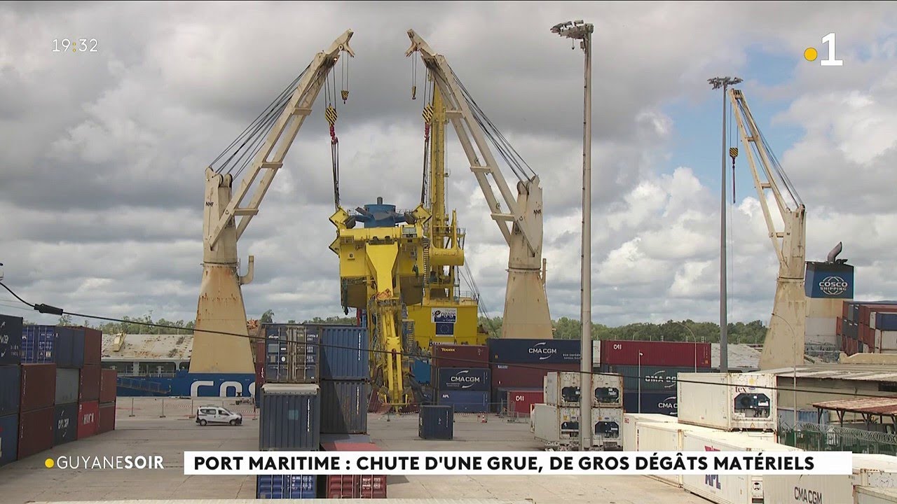 Port Maritime Chute D Une Grue De Gros Degats Materiels Youtube