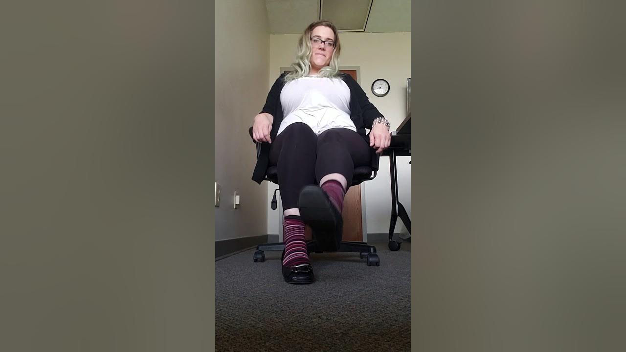 leg-bouncing-in-striped-socks-youtube