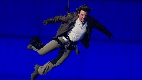 Tom Cruise abseils off stadium roof in daring Olympic finale