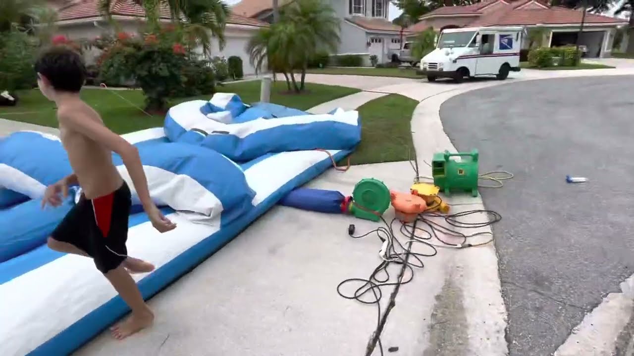 Slippy slide inflatable bounce house waterslide
