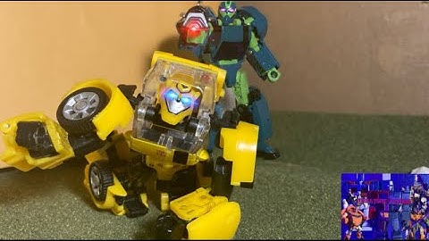 WASP HUNTS DOWN BUMBLEBEE! (Transformers Stop-Motion Short)