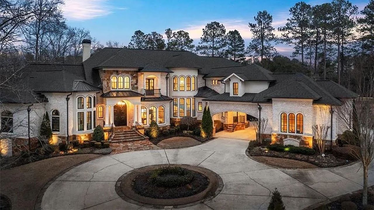 ⁣Stunning estate with exceptional finishes and gorgeous custom details in Milton, GA for $4,290,000