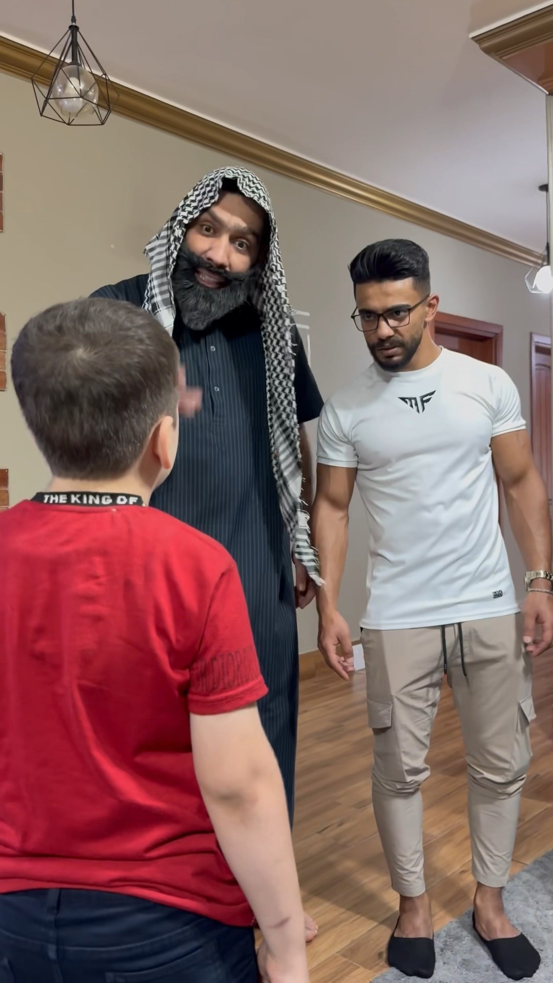 الاخ الصغير والاخ الكبير ?? ام سيف ونانو