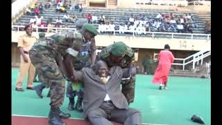Ouganda , quand le ministre de sport se prend la balle ???