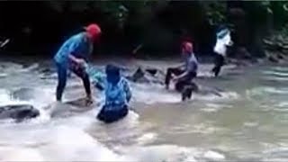 Download lagu Perjuangan Pelajar di Cianjur Harus Rela Menyeberangi Sungai untuk Bisa Bersekolah Perjuangan Pelajar di Cianjur Harus Rela Menyeberangi Sungai untuk Bisa Bersekolah