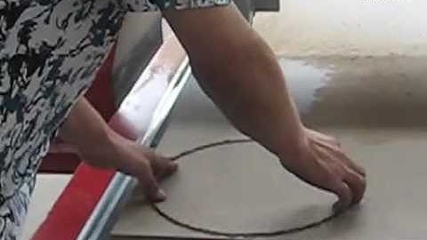 CNC router with vacuum table