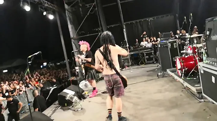 NOFX - Lori Meyers live in Milan feat. Stacey Dee ...
