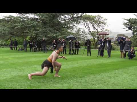 Video: De Mãori Hongi-groet van Nieuw-Zeeland