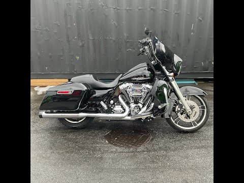 2015 Harley-Davidson® FLHX