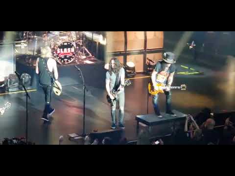 Slash "Nightrain" with Duff McKagan. Todd Kerns on vocals Seattle 2/9/2022