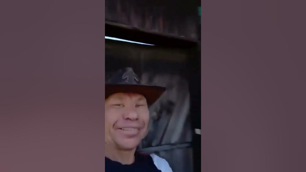 Олег Монгол за рулем БМВ