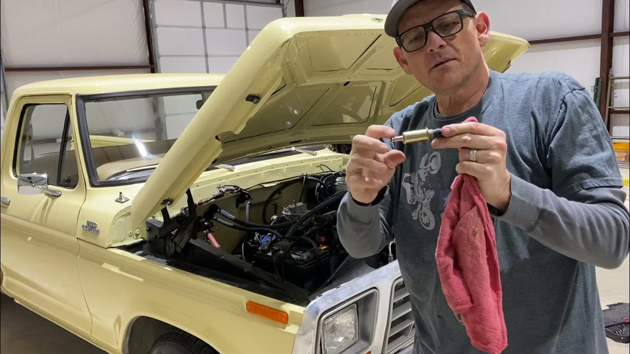 1979 Ford F-150 Carburetor change part 1 - YouTube