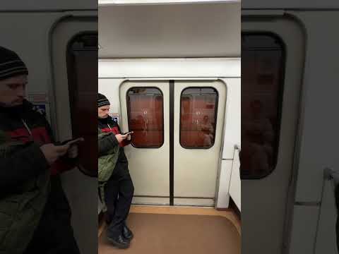 Vidéo: Station de métro 