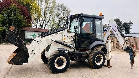 JCB 2CX STREETMASTER 4WD BACKHOE DIGGER *YEAR 2015* C/W MANUAL GEAR BOX & BREAKER