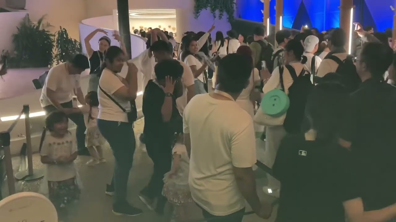 インドネシア館 大歓迎  AKBダンス  berterima kasih!