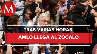 AMLO llega al Zócalo tras varias horas de marcha