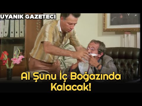 Uyanık Gazeteci  | Haber Müdürü Sinirden Fotoğrafları Yiyor!