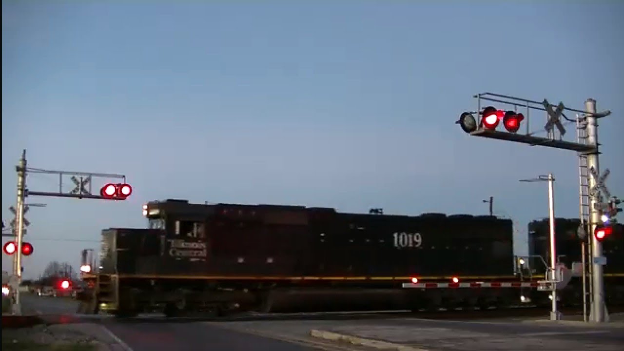 IC Duo!!! CN G886 passes through Reserve, LA