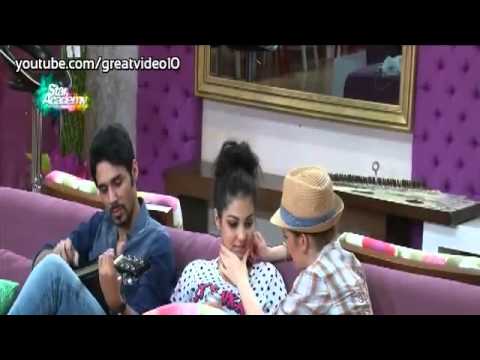 عبد السلام يحاول ان يمسك يد ابتسام وهي ترفض ستاراك١٠