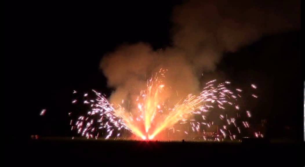 La Foir'Fouille : Démonstration du feu d'artifice Eruption