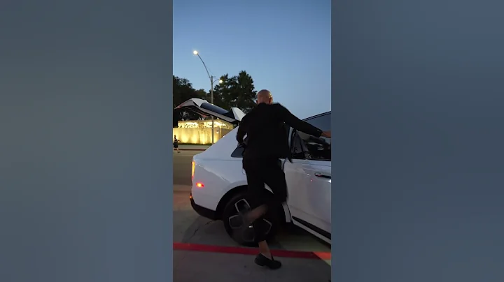 Bottom G being forced by manager to interact to fans in LA🇬🇧 #Bottomg #BrianMichaelHinds