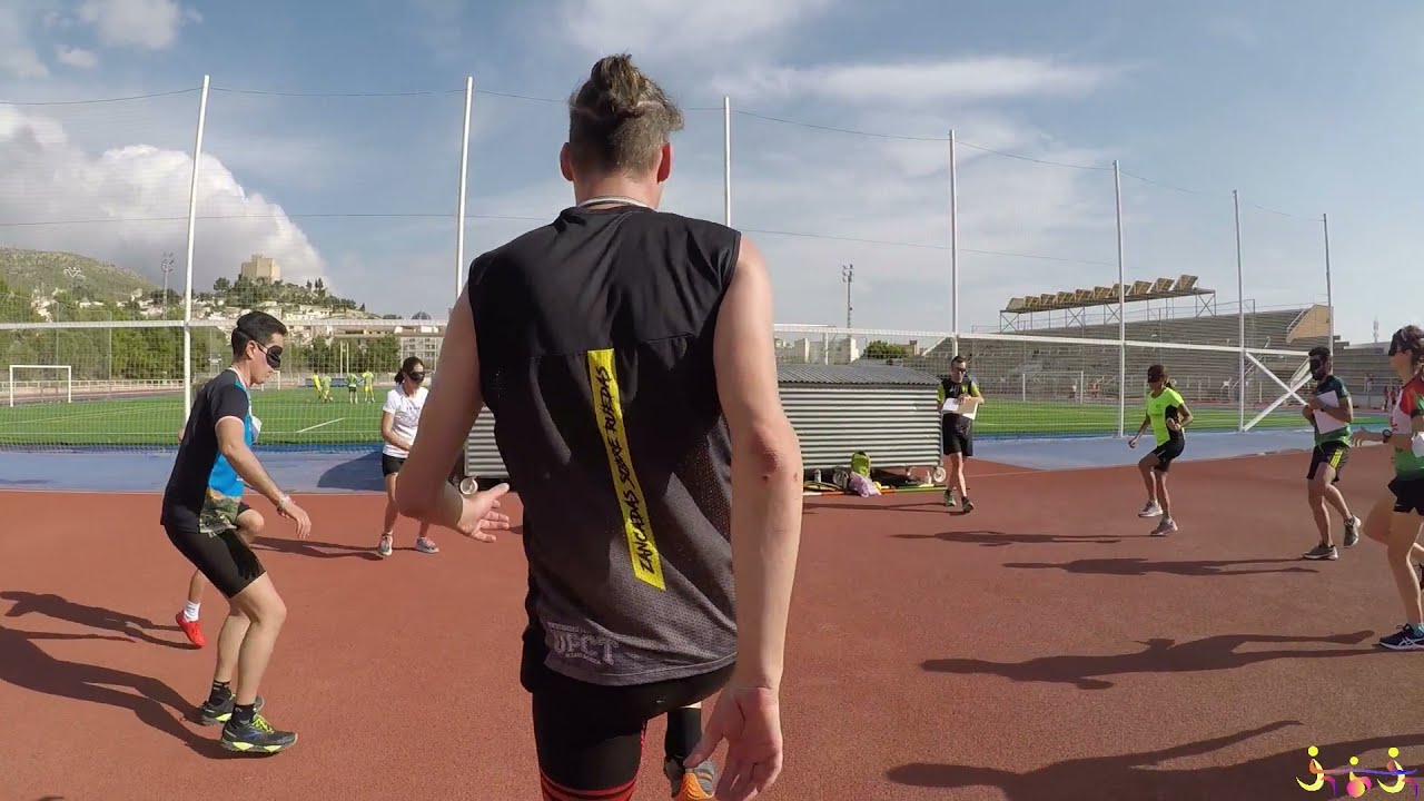 Entrenamiento inclusivo para corredores ciegos y guias.