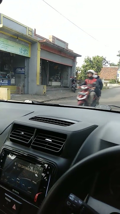 Story' wa nunggu di mobil Avanza