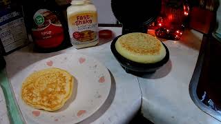 Dash Mini Griddle Pancakes