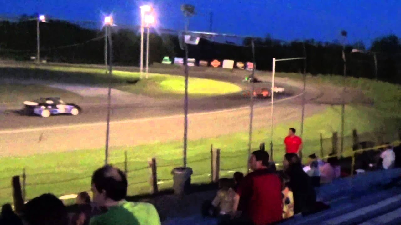 Speedway 95 Wacky Wednesday Modified Enduro Feature RaceJune 24, 2015 YouTube
