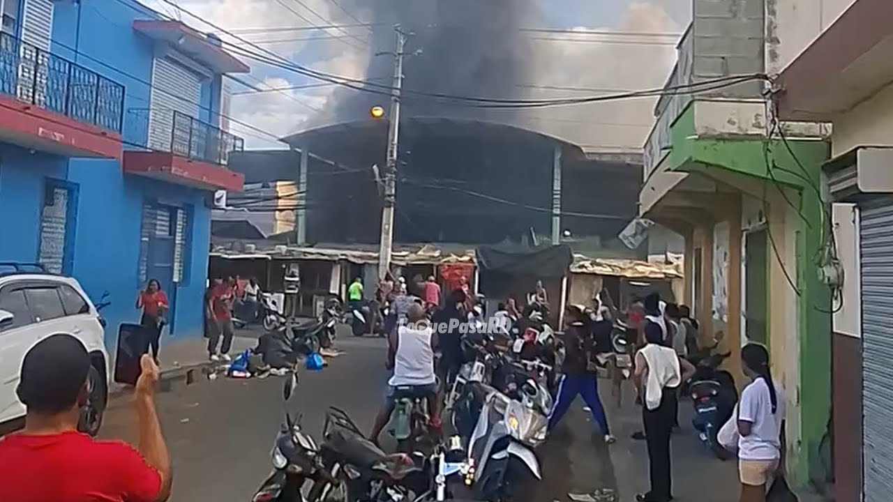 🔥 Incendio destruye parte del mercado municipal de San Francisco de Macorís | Lo Que Pasa RD