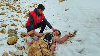 Download Lagu “Miraculous Rescue of a Homeless Mother by a Young Man” MP3