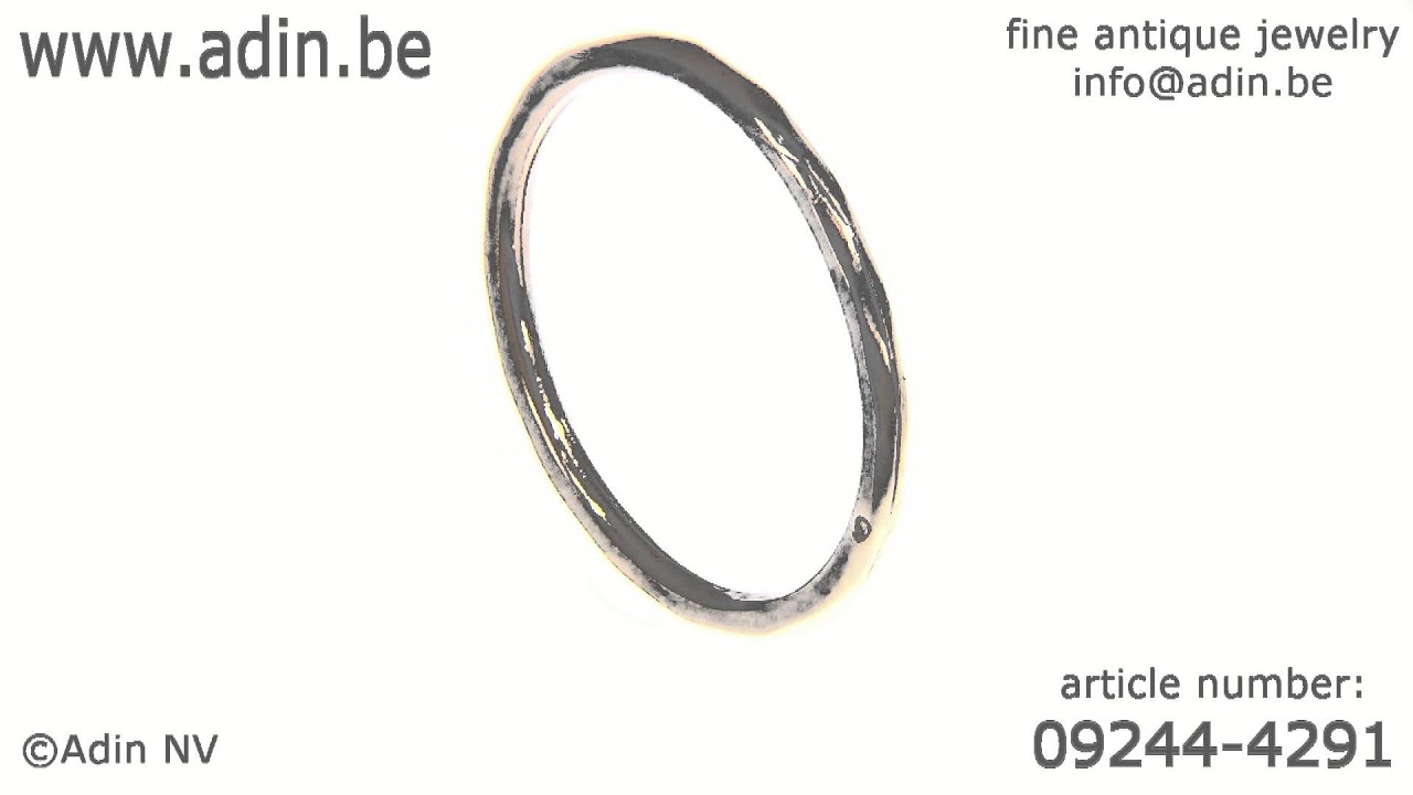 Romantic Victorian wedding band with secret place to write message. (Adin reference: 09244-4291)