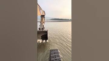 CAT excavator crossing big river #fyp #trending #shortvideo excavator#bulldozer #viralshort2024