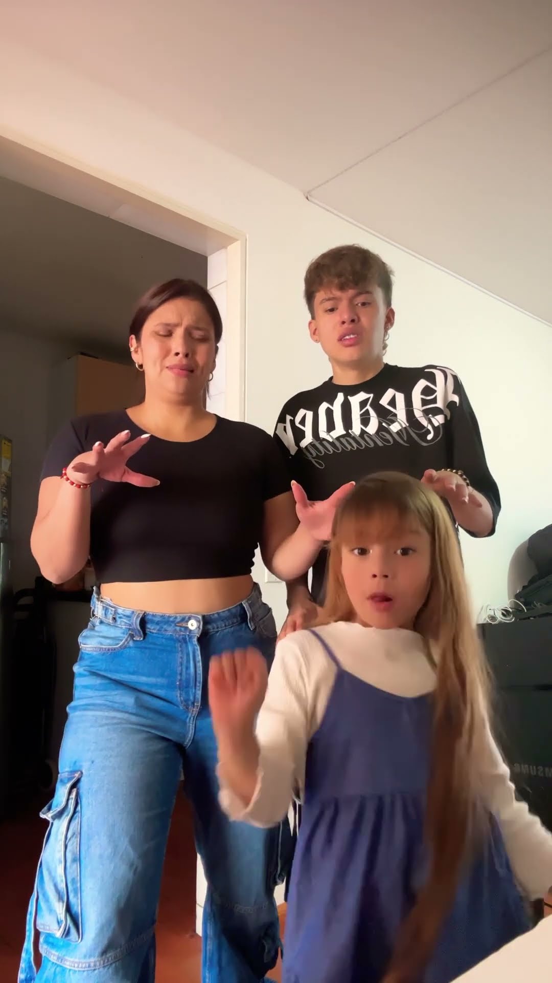 NO TE MUEVAS (luz verde) #humor #cosasdefamilia #comedia #shortviral