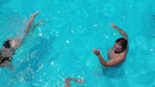 Drone Rasante na piscina no Carnaval em Bragança flagra genro empurrando sogra!