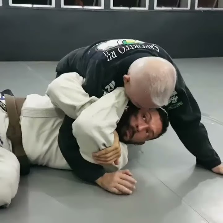 Defesa dos 100kg com Estrangulamento e Contragolpe com Chave de Punho