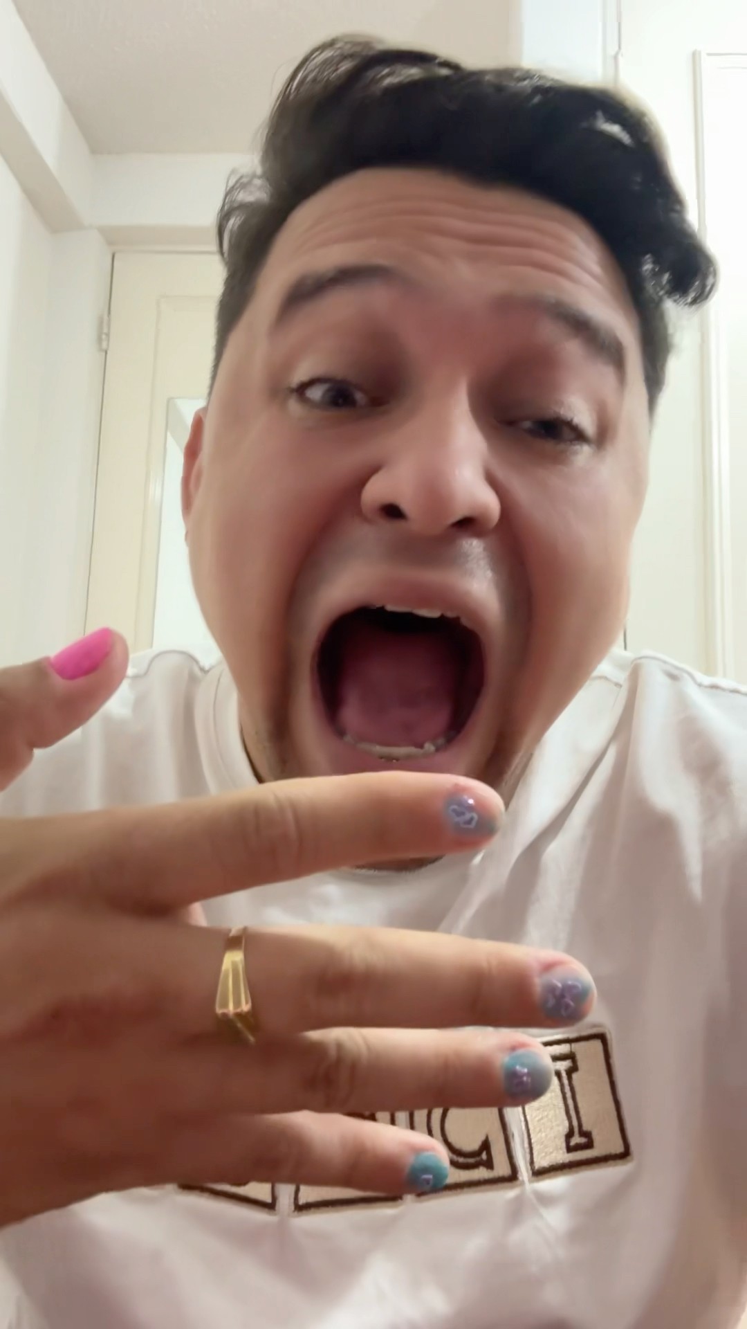 Kendall me pinta las uñas y no me gustaron #humor #cosasdefamilia #comedia #cosasdecasa #comedy