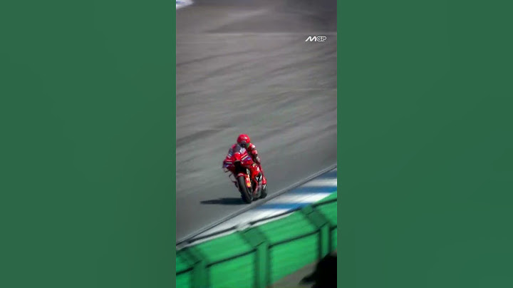 Fabio showing Marc the pitbox board! 👀😂 | 2025 #BuriramTest