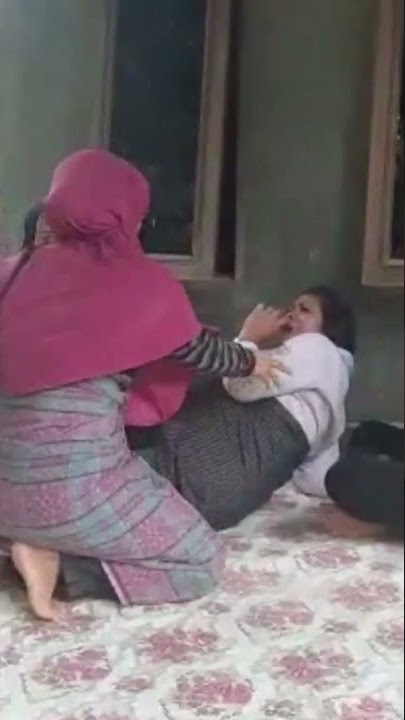 melahirkan ditolong dukun bayi #ibuhamil #melahirkan #dukun #emakemak #ceritalucu